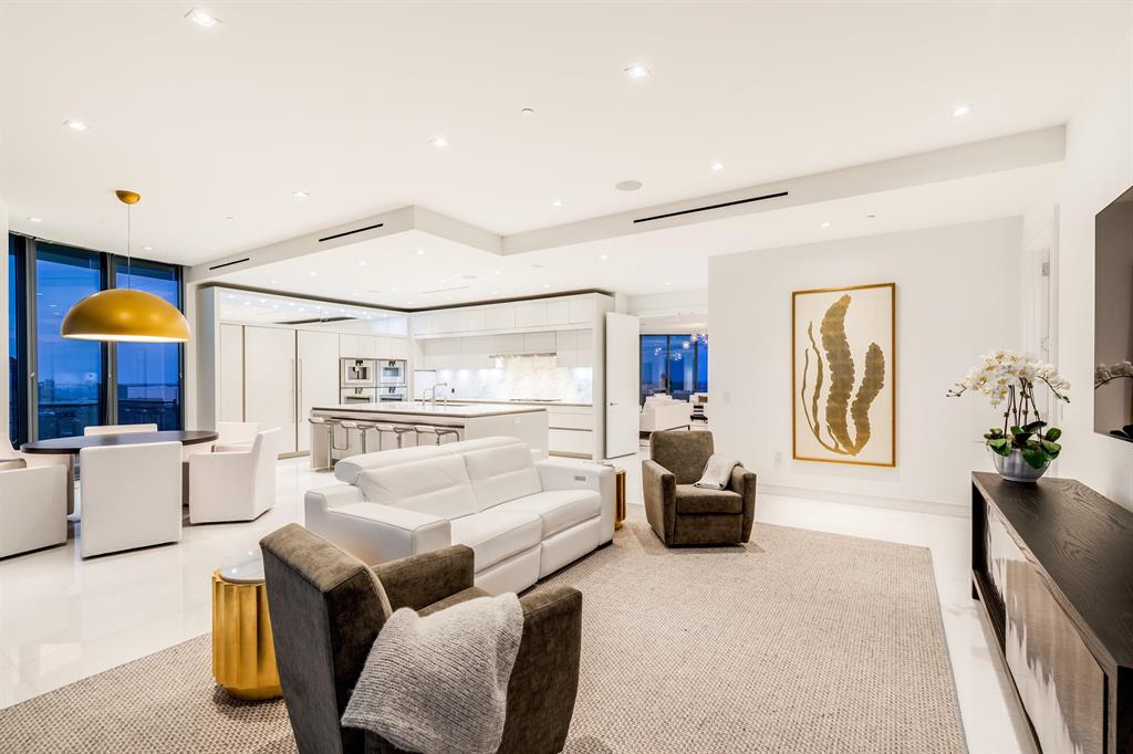 BRISTOL CONDO - Residential