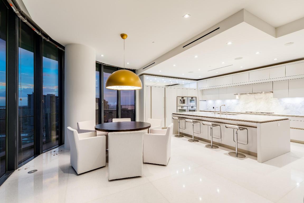 BRISTOL CONDO - Residential