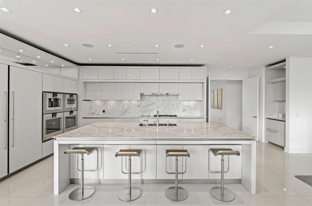 BRISTOL CONDO - Residential