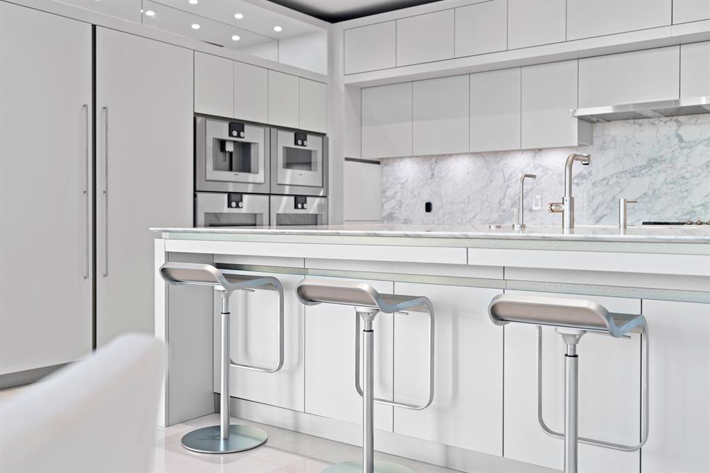 BRISTOL CONDO - Residential