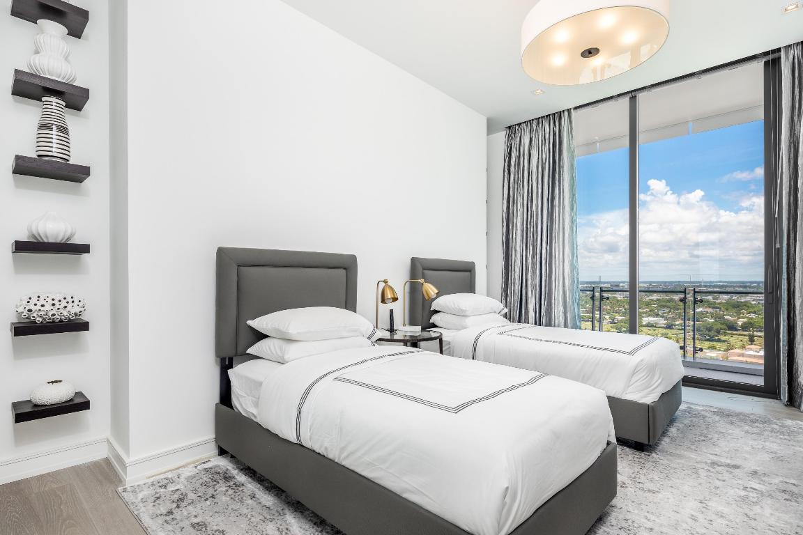 BRISTOL CONDO - Residential