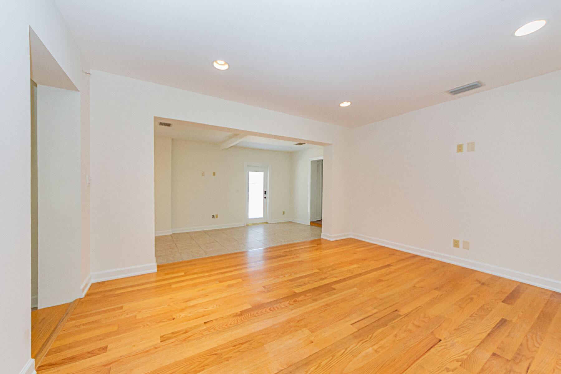 GREENWOOD VILLAGE SUB UNIT 2 - Residential