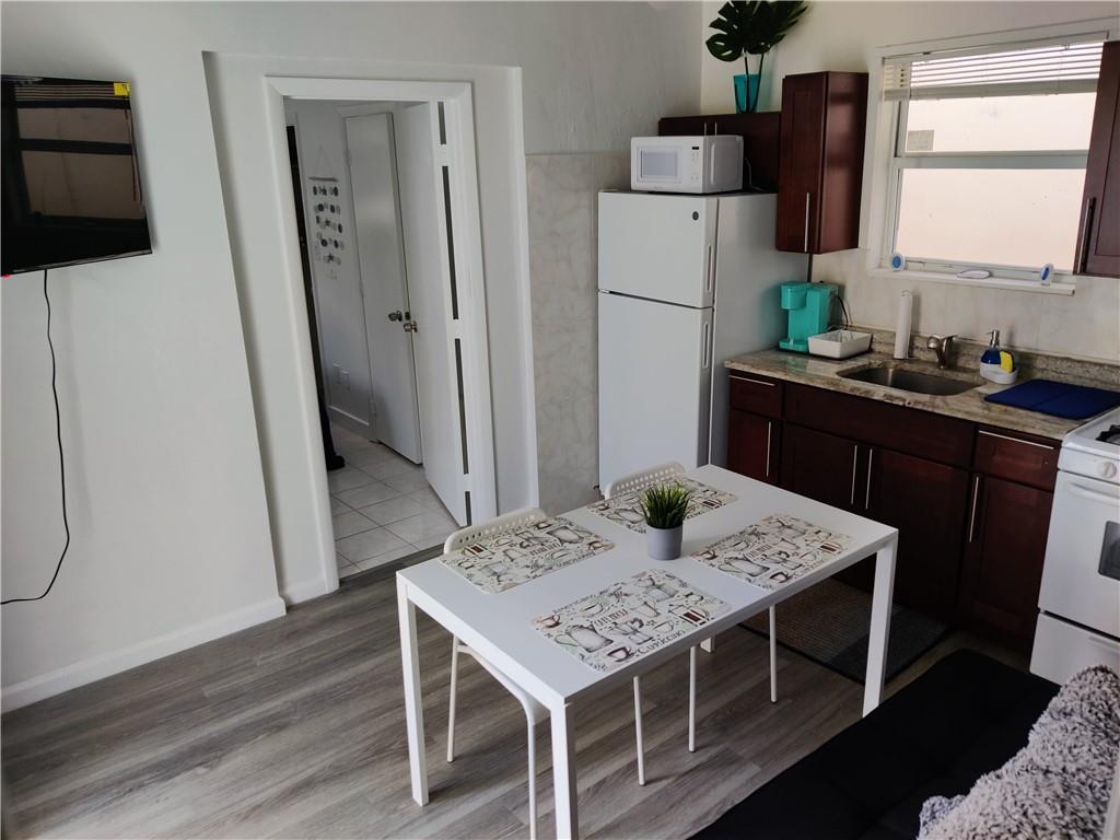 COZY APARTMENTS - Residential Lease