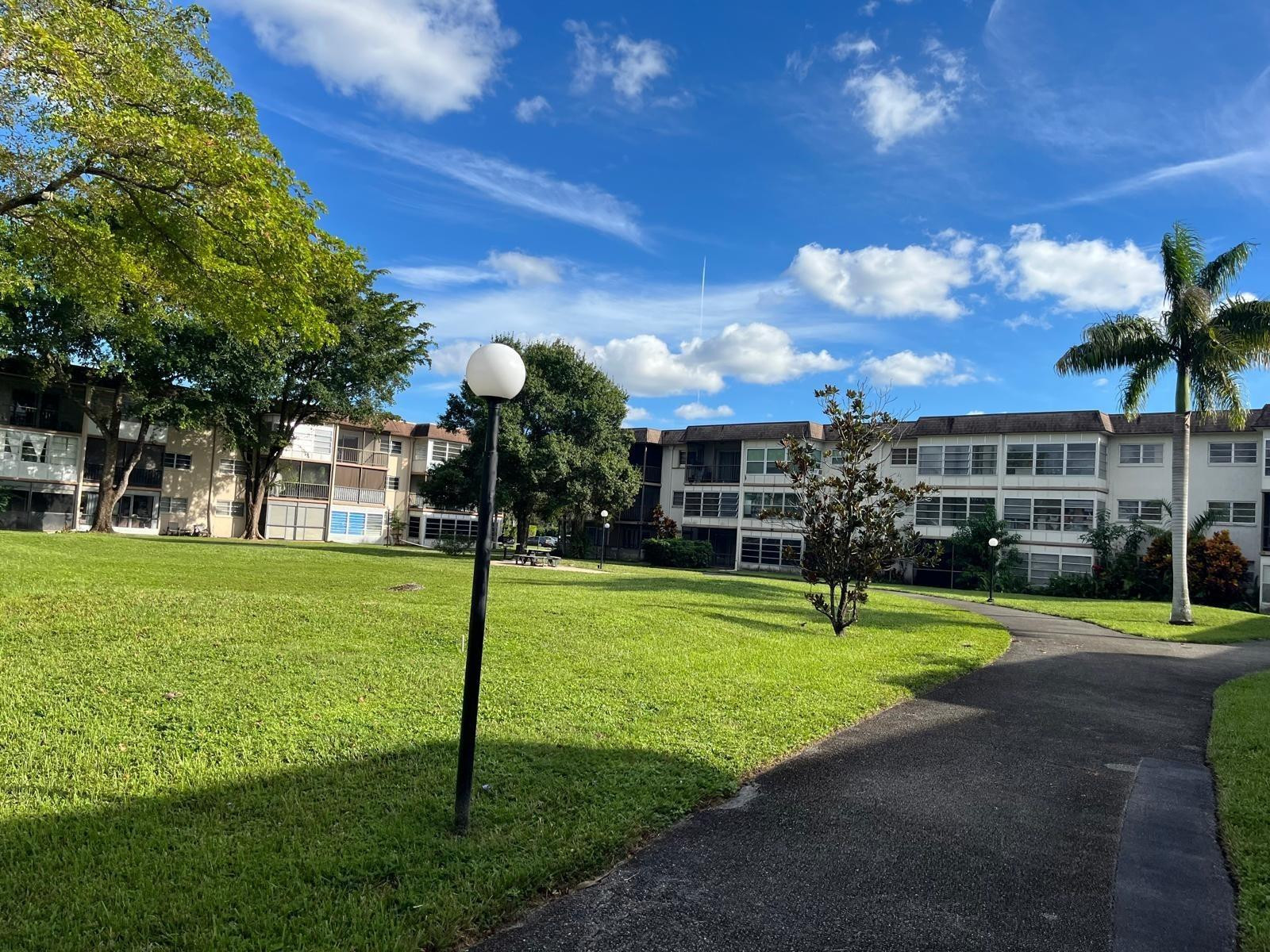 OMEGA CONDO - Residential