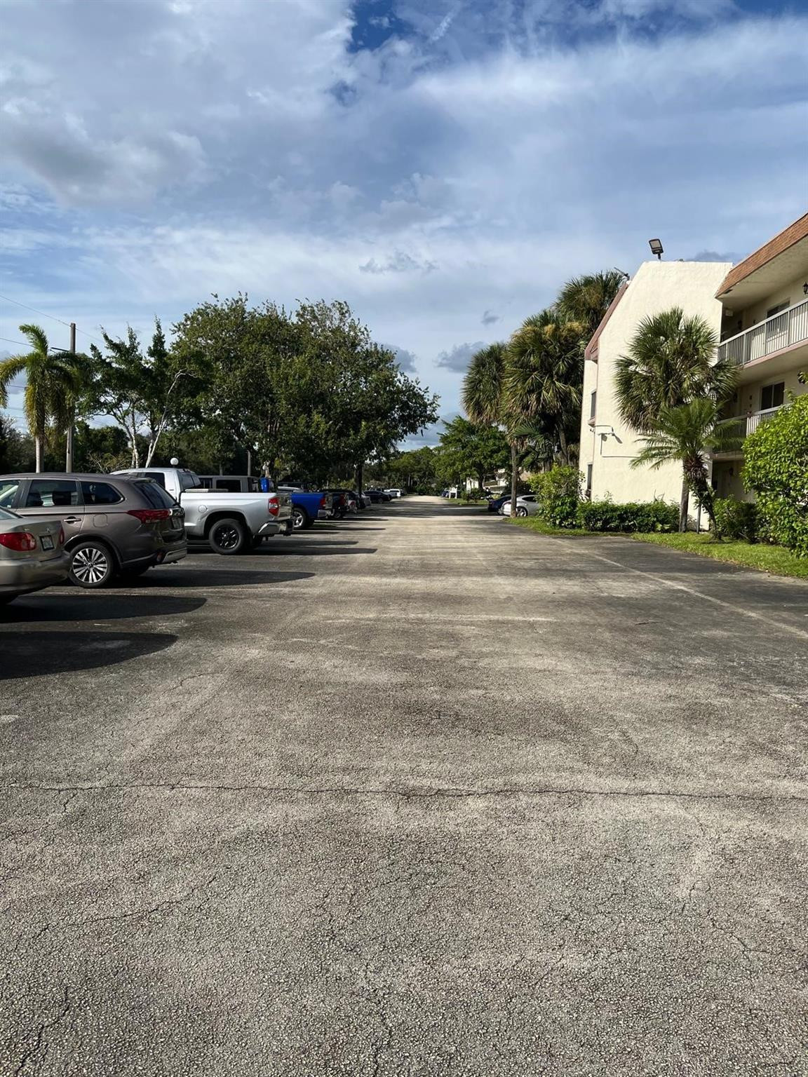 OMEGA CONDO - Residential