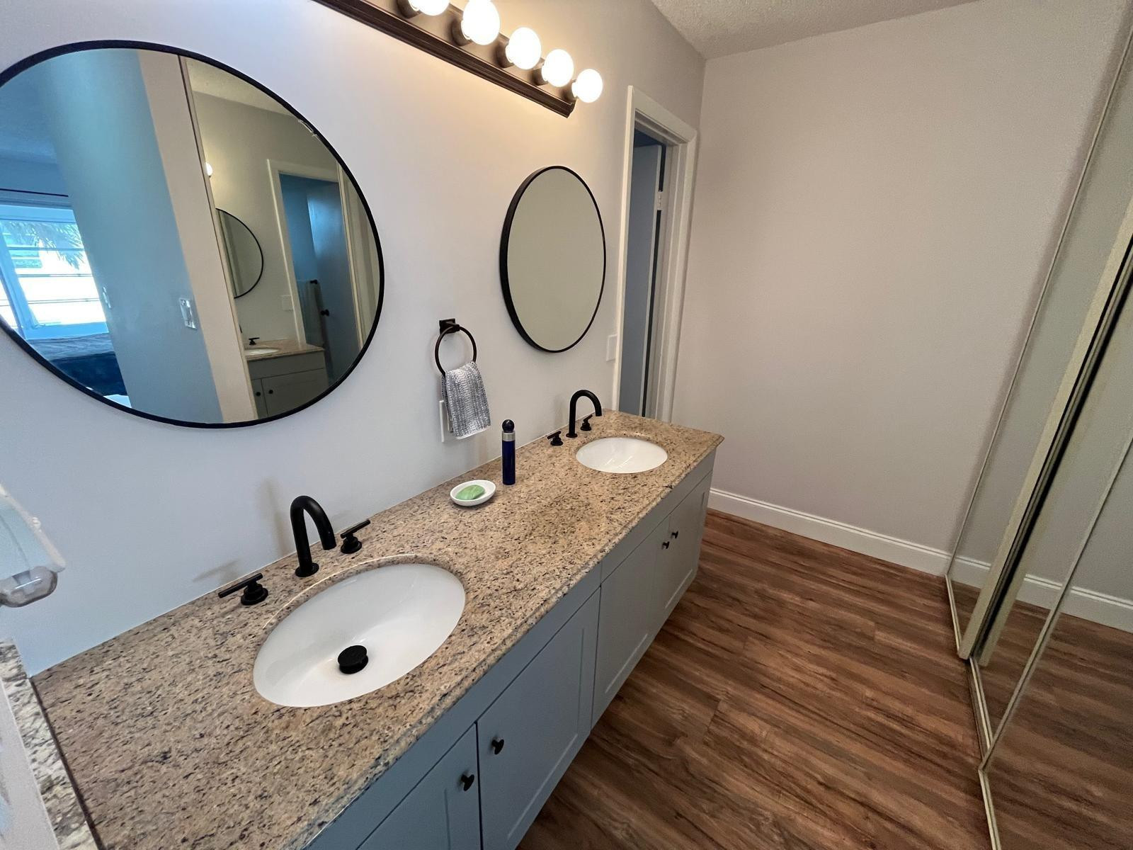 OMEGA CONDO - Residential