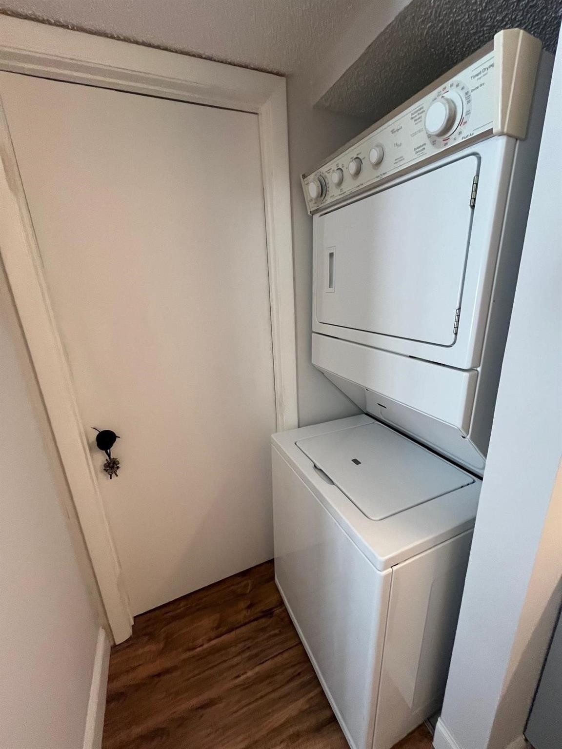 OMEGA CONDO - Residential