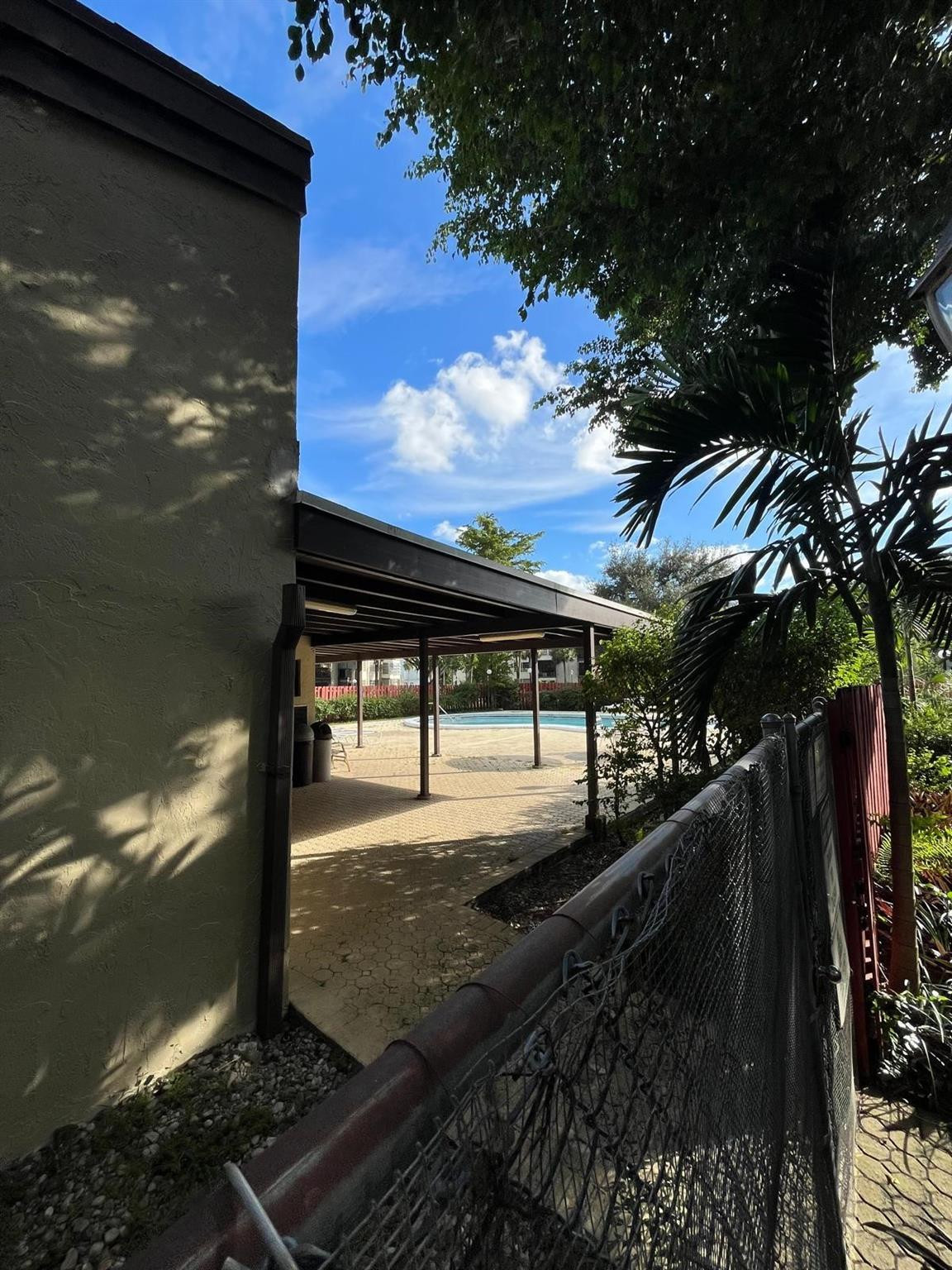 OMEGA CONDO - Residential