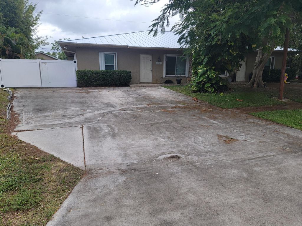Photo of 6223 Allen Street, Jupiter, FL 33458 (MLS # R11157675)