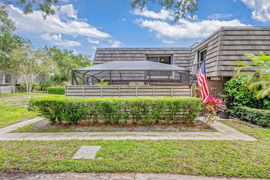 Photo of 1402 14th Ter, Palm Beach Gardens, FL 33418 (MLS # R11080885)