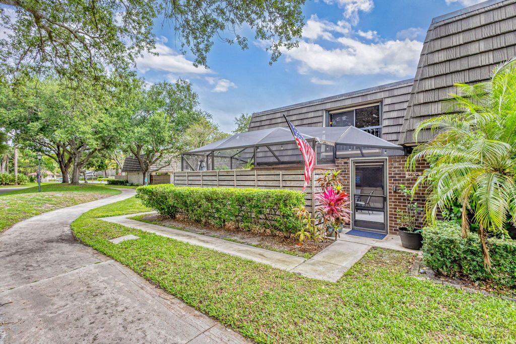 Photo of 1402 14th Ter, Palm Beach Gardens, FL 33418 (MLS # R11080885)