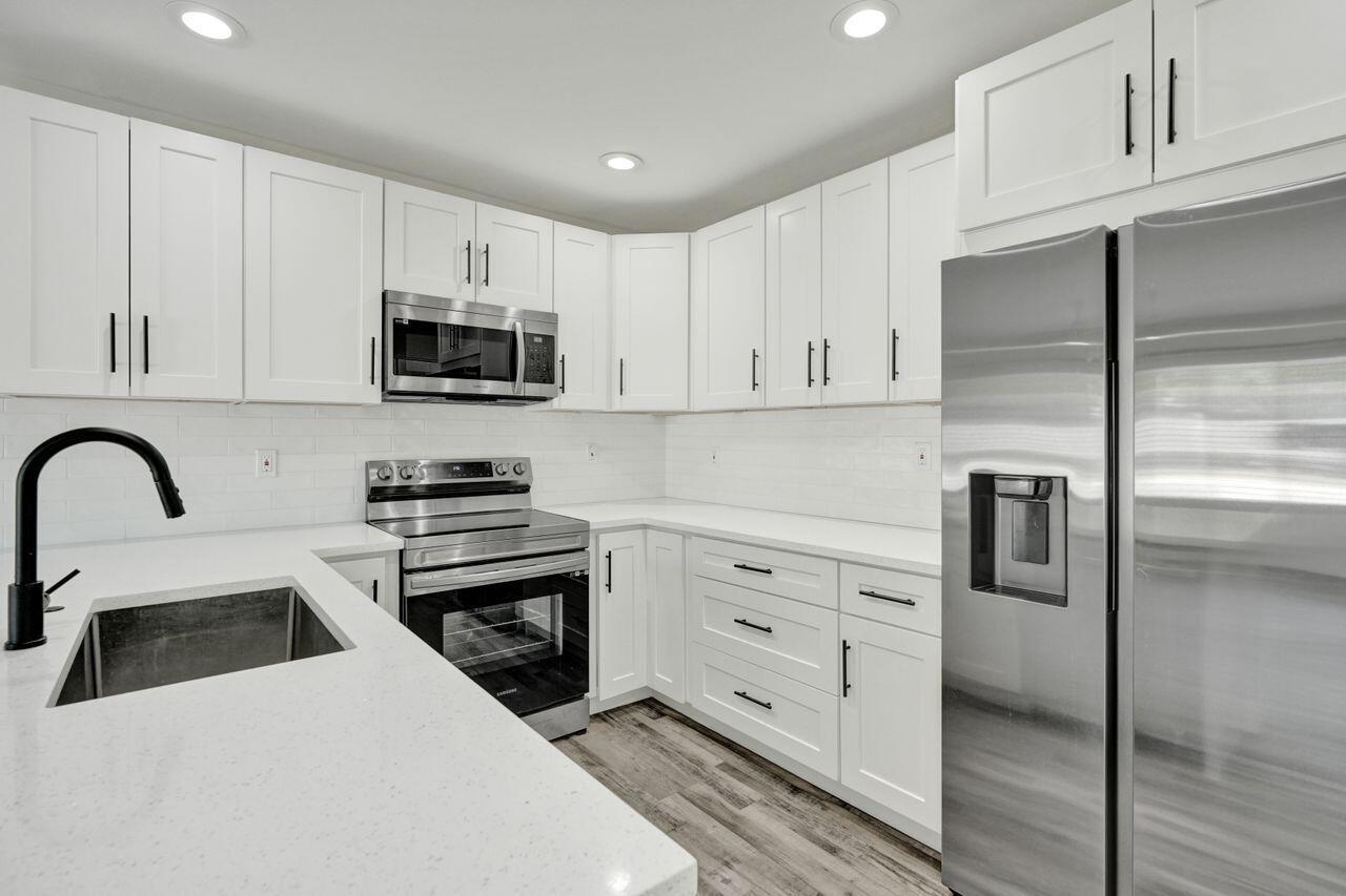 NORTH LAKE WORTH - Residential