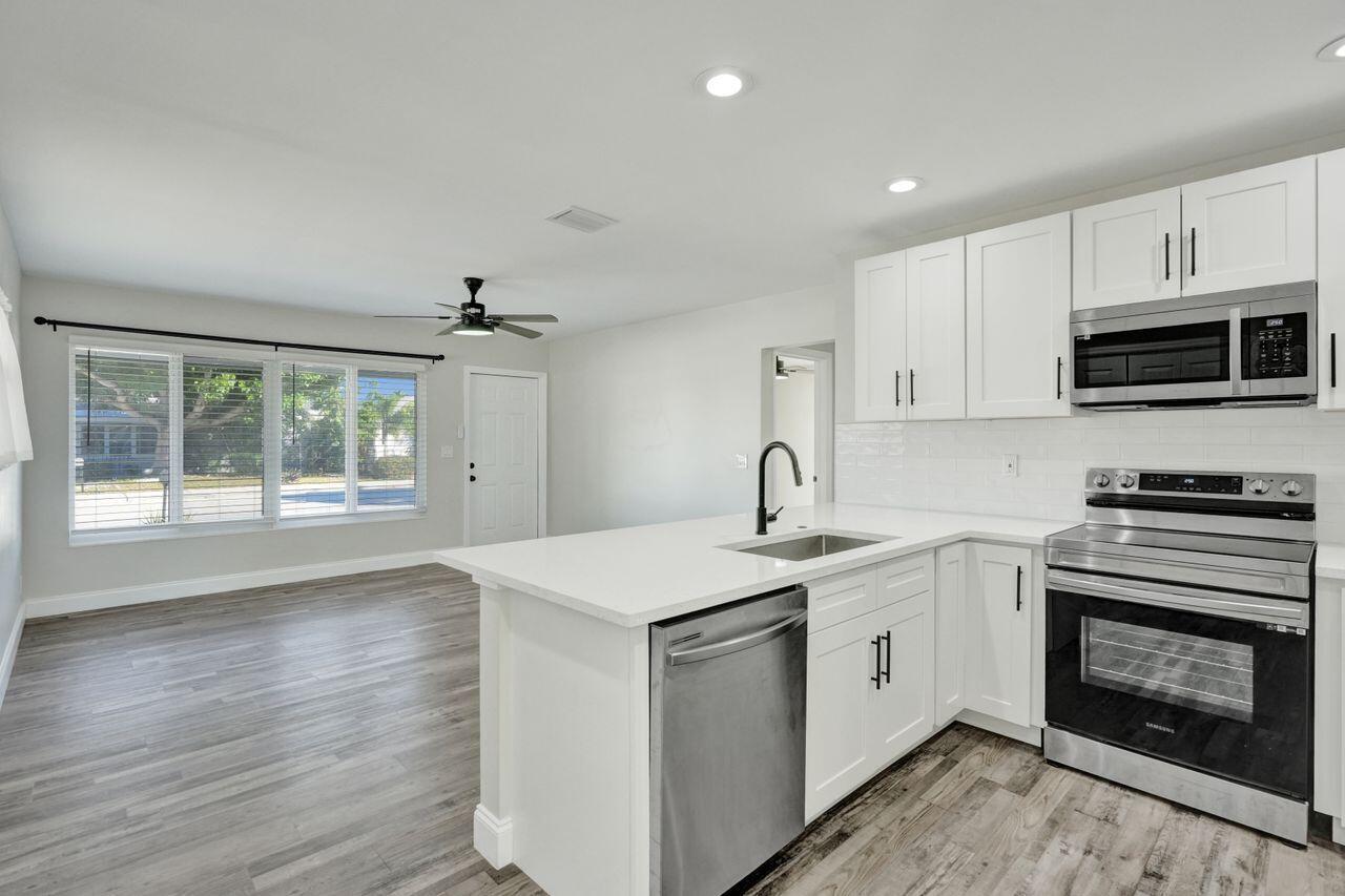 NORTH LAKE WORTH - Residential