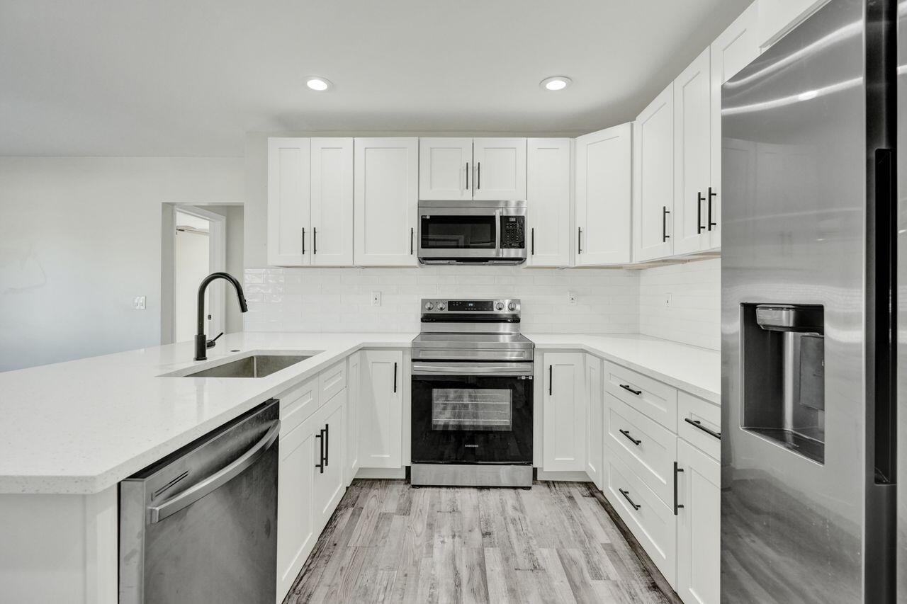 NORTH LAKE WORTH - Residential