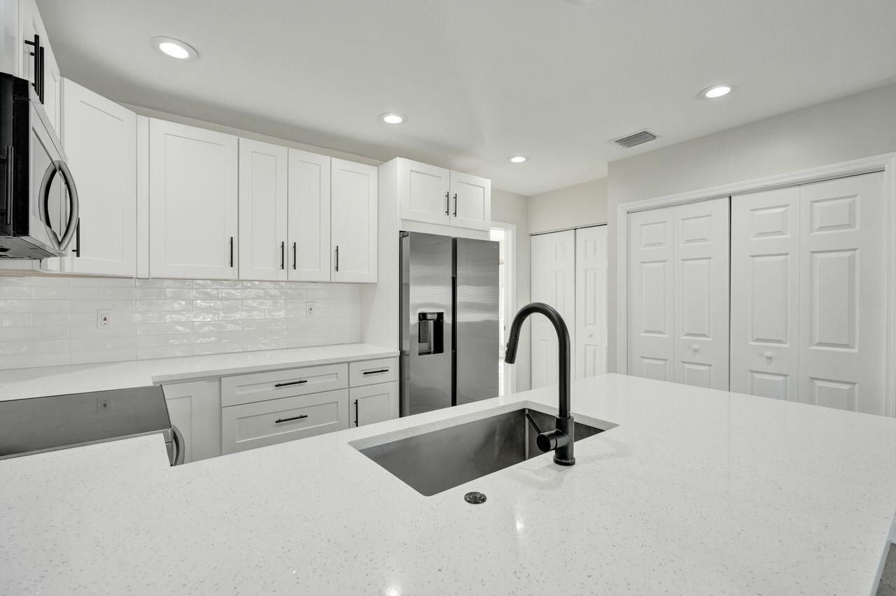 NORTH LAKE WORTH - Residential