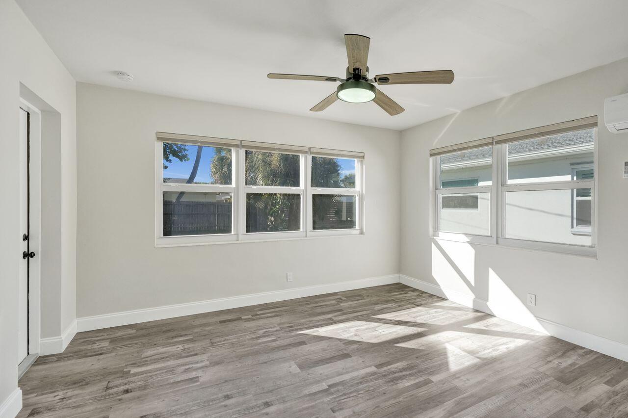 NORTH LAKE WORTH - Residential