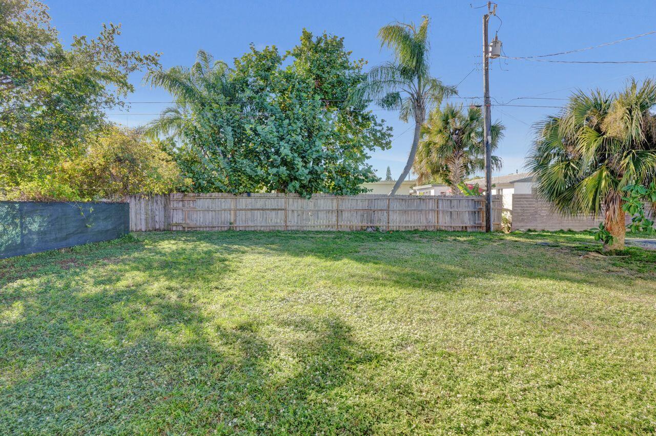 NORTH LAKE WORTH - Residential