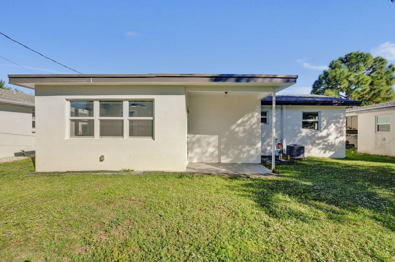 NORTH LAKE WORTH - Residential