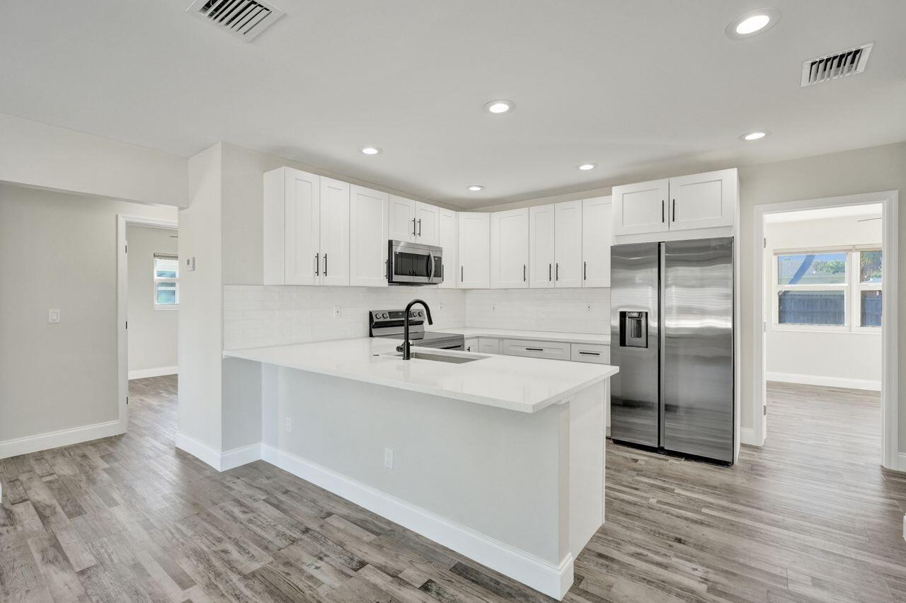 NORTH LAKE WORTH - Residential