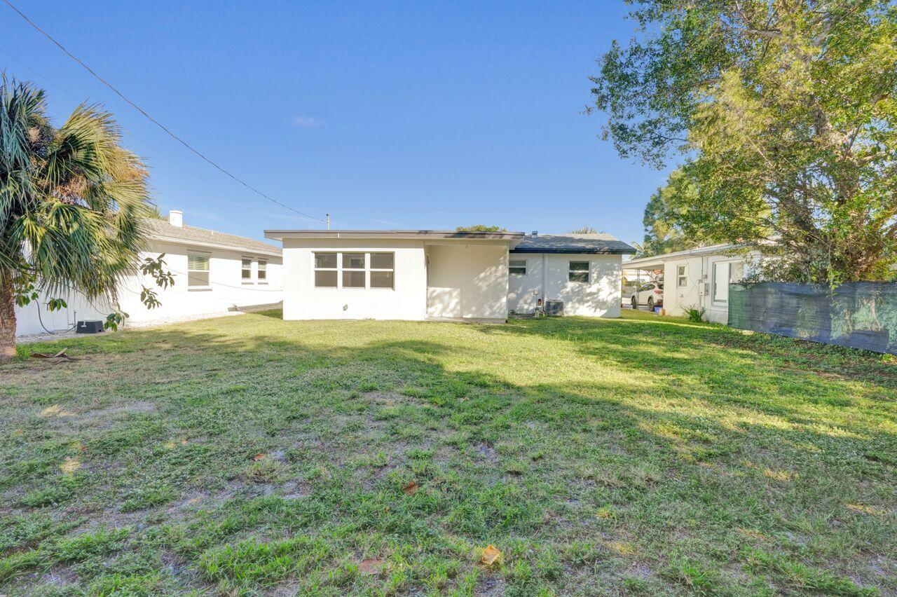 NORTH LAKE WORTH - Residential