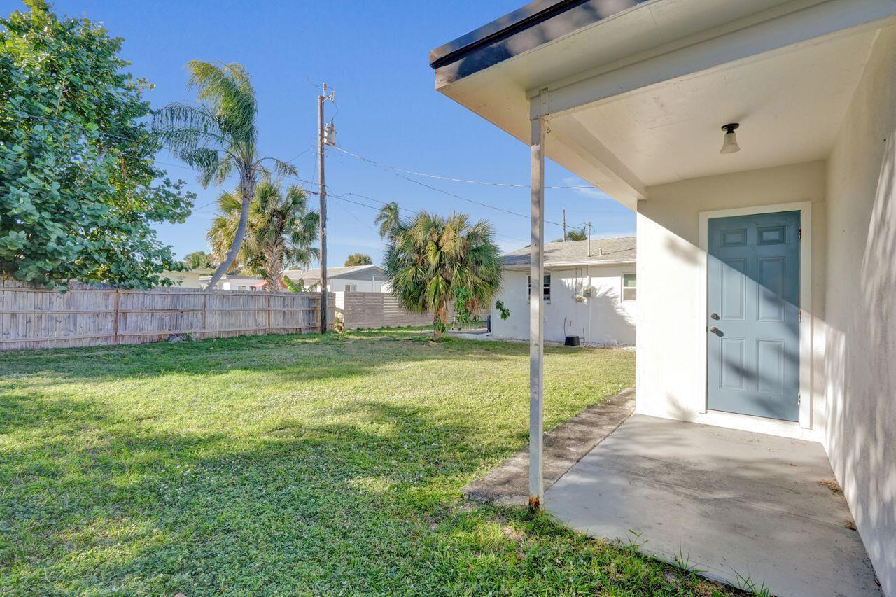 NORTH LAKE WORTH - Residential