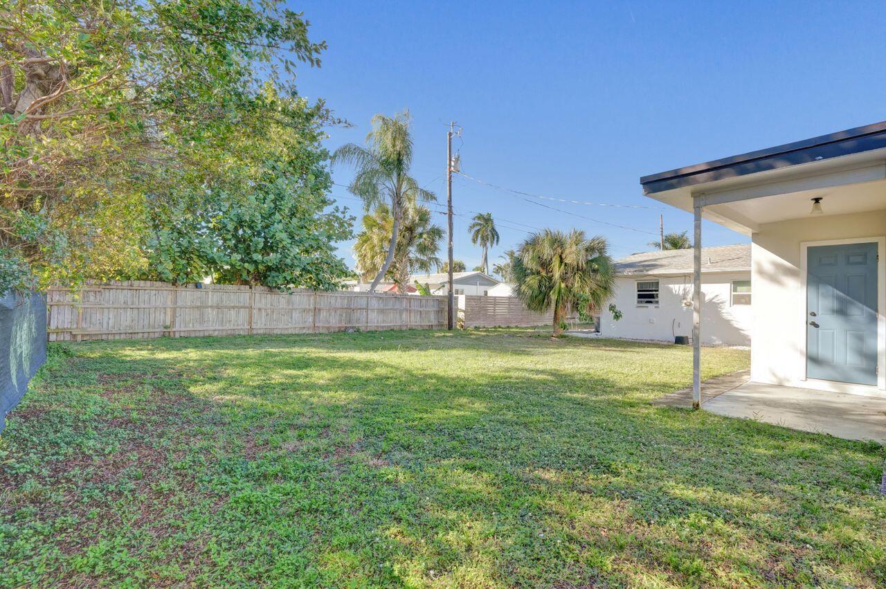 NORTH LAKE WORTH - Residential