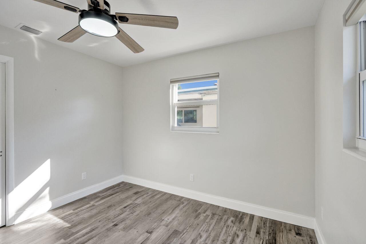 NORTH LAKE WORTH - Residential