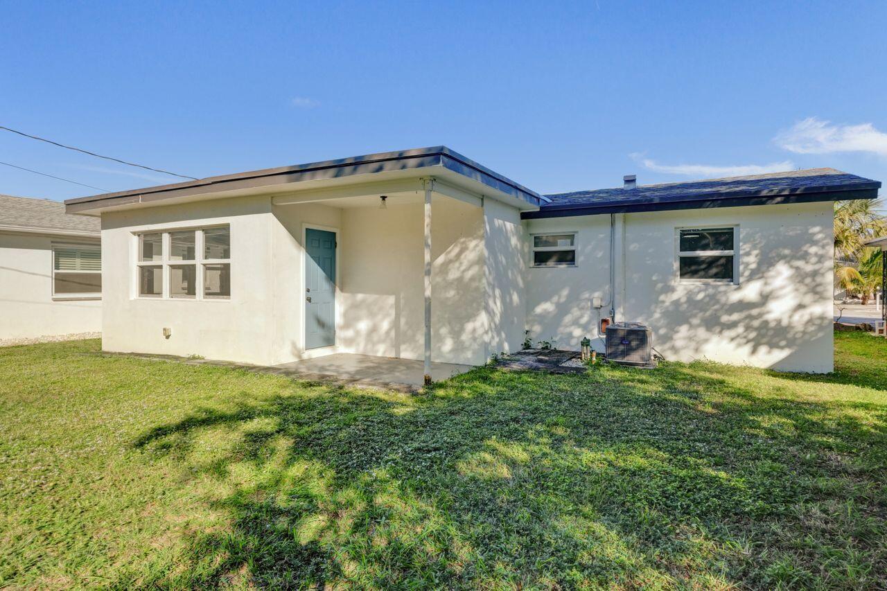 NORTH LAKE WORTH - Residential