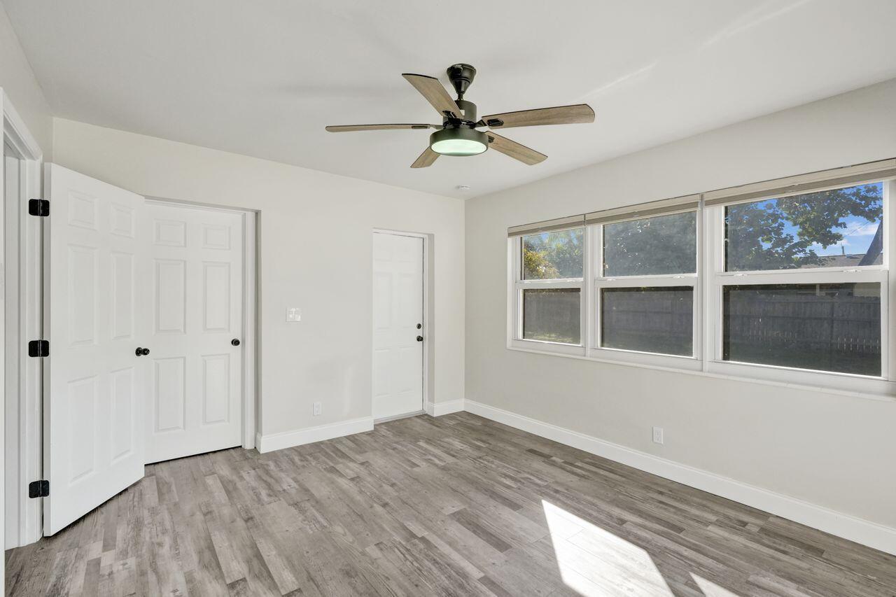 NORTH LAKE WORTH - Residential