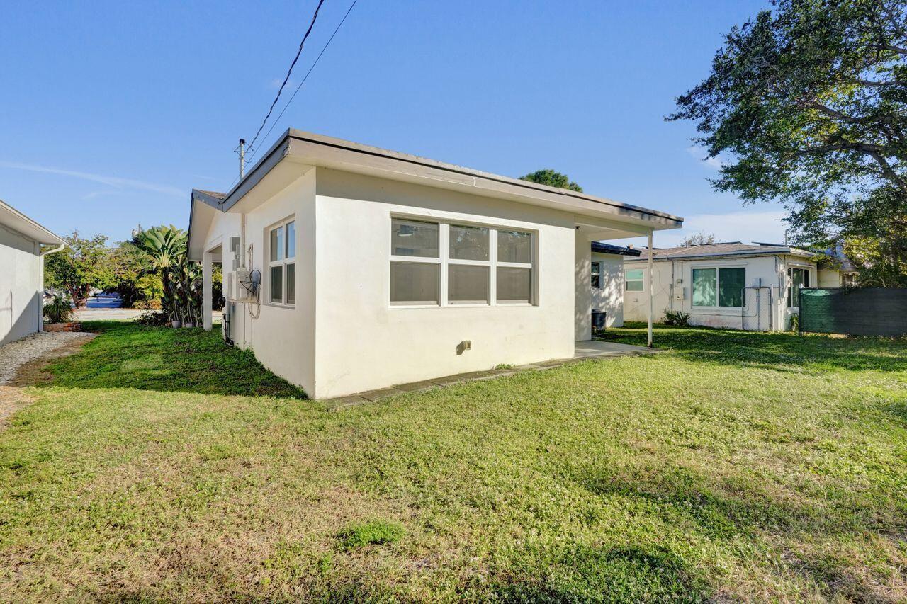 NORTH LAKE WORTH - Residential