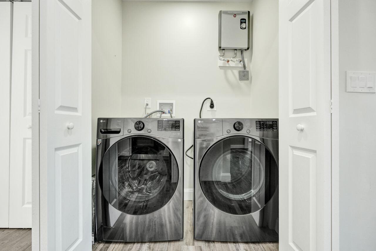 NORTH LAKE WORTH - Residential