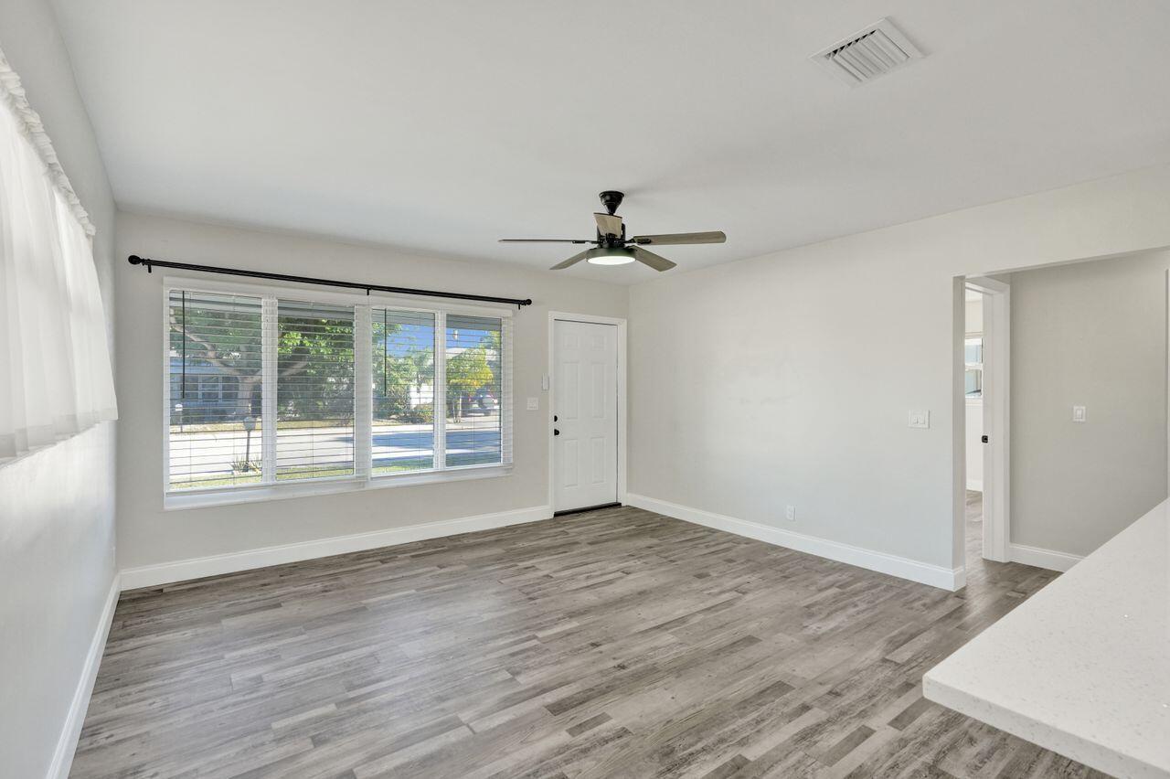 NORTH LAKE WORTH - Residential