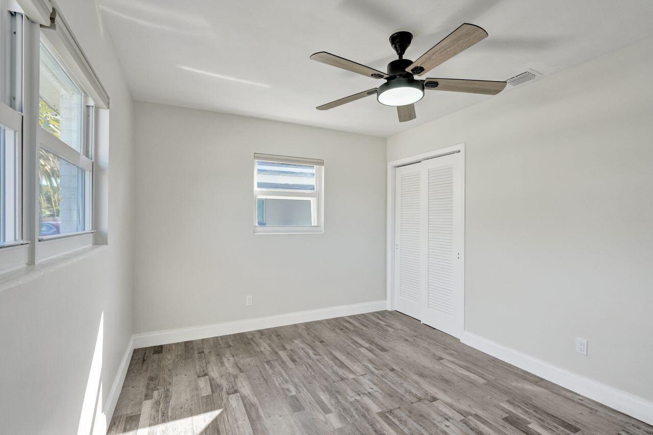 NORTH LAKE WORTH - Residential