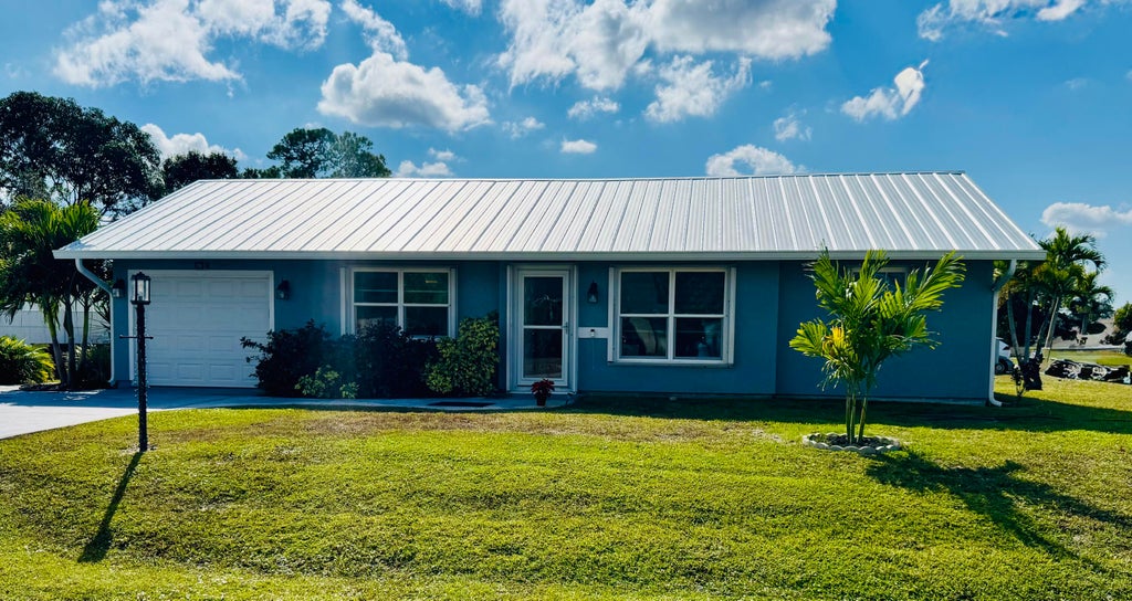 Photo of 634 SE Whitmore Drive, Port Saint Lucie, FL 34984 (MLS # R11144556)