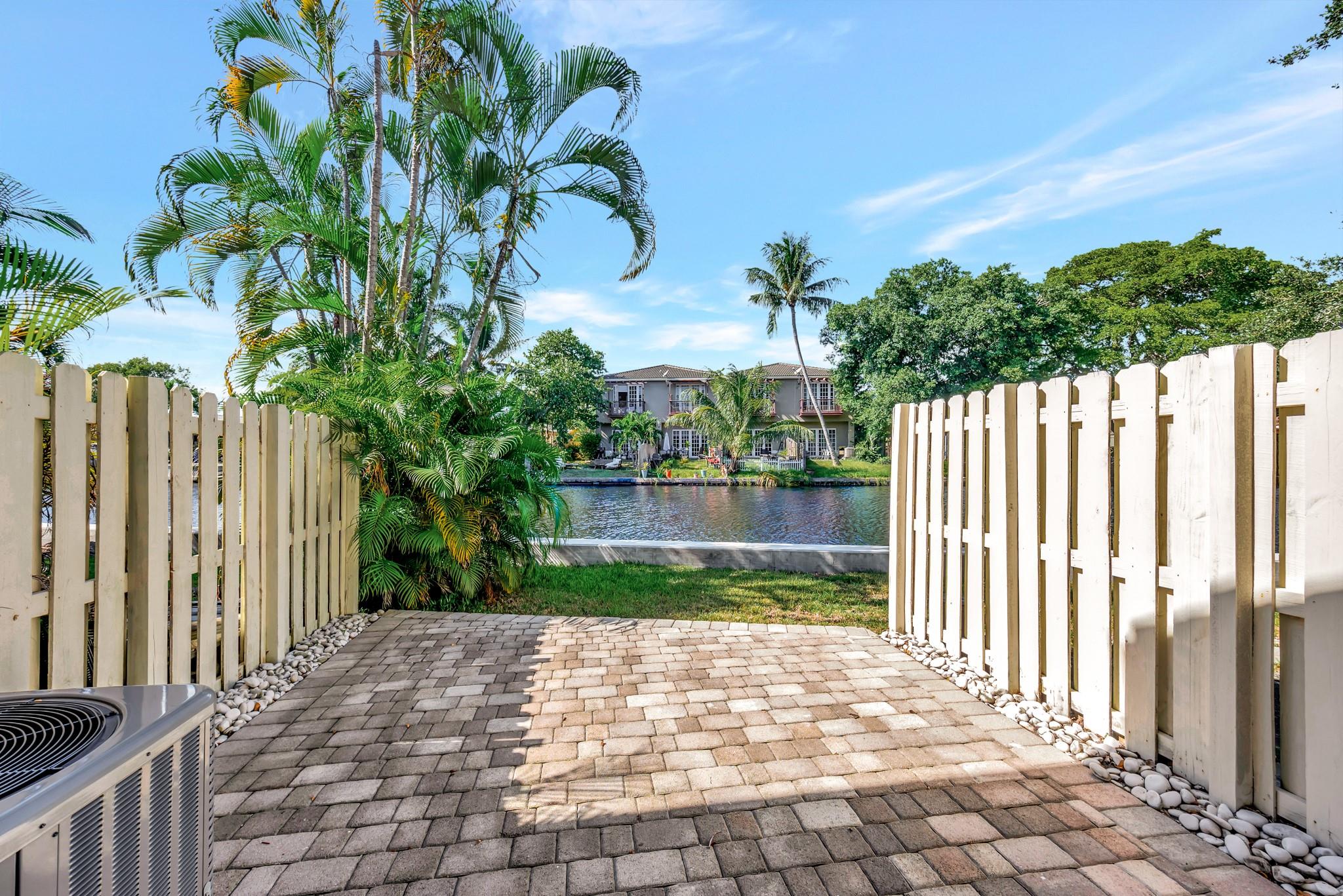 Townhouses Shores - Residential