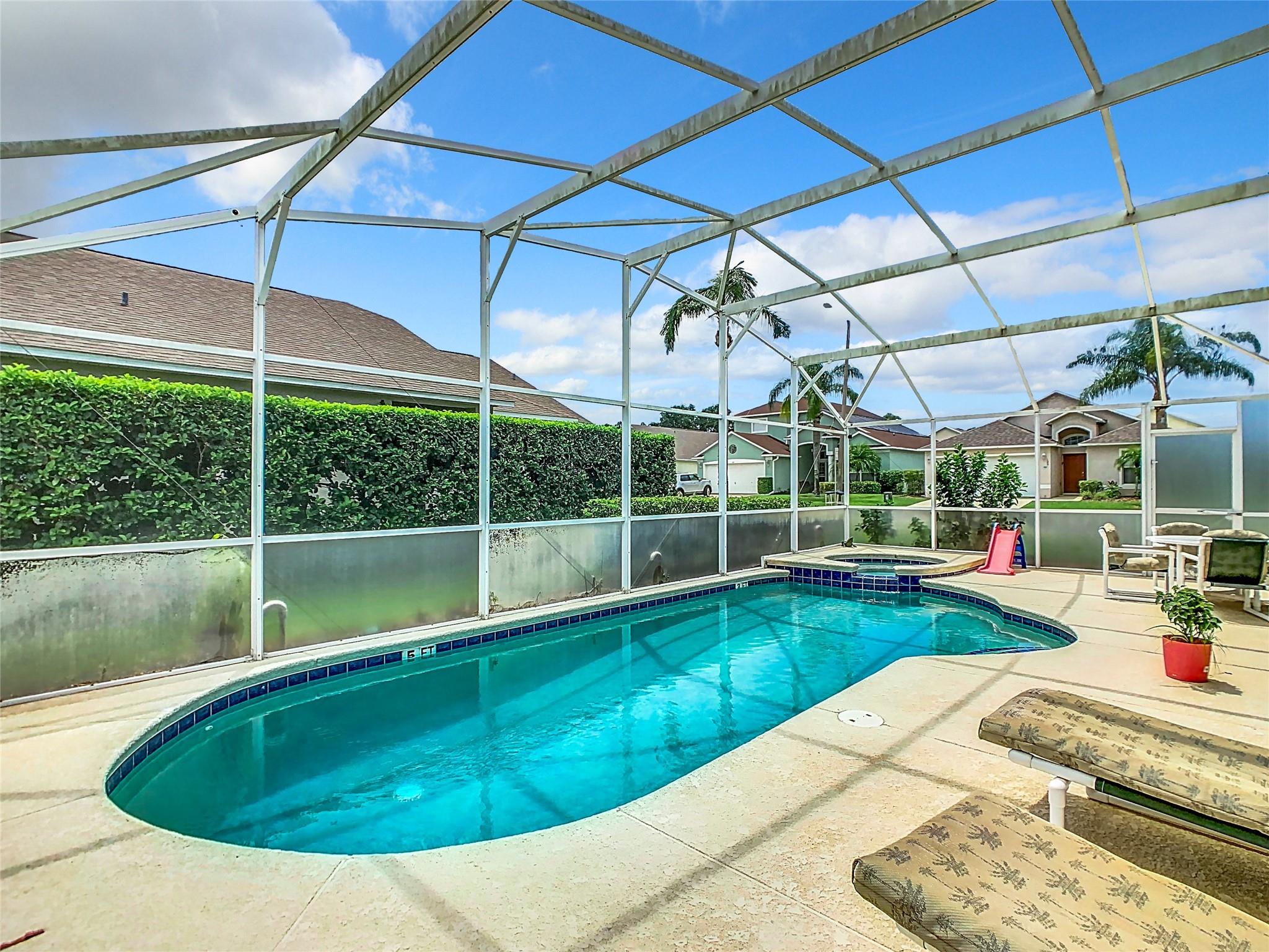 204 W Fox Loop