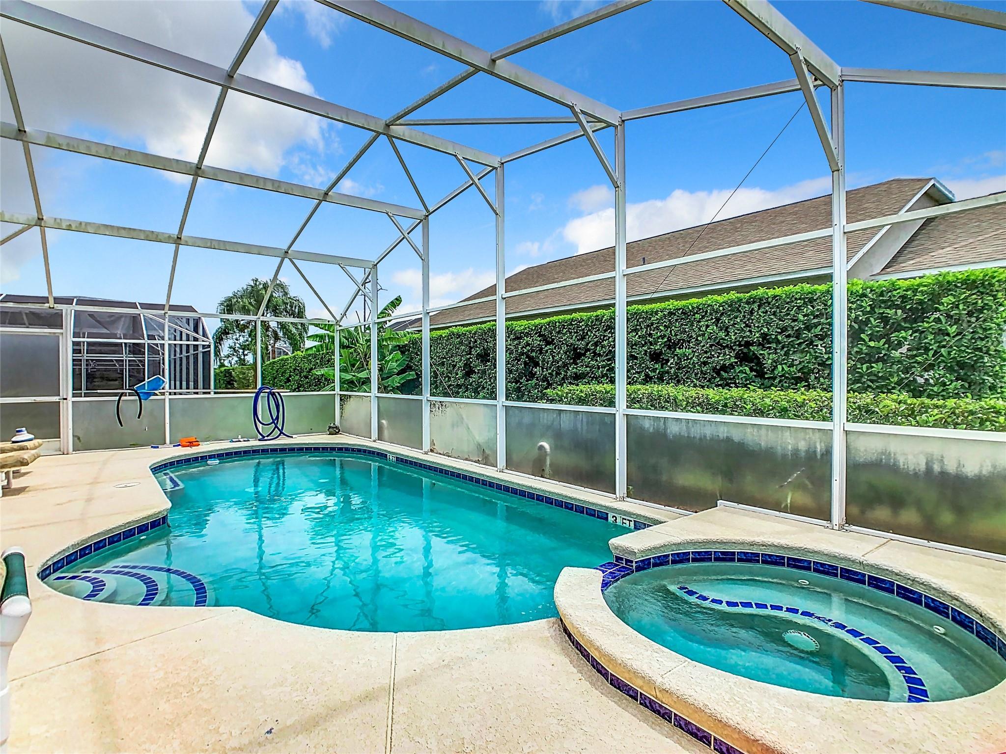 204 W Fox Loop