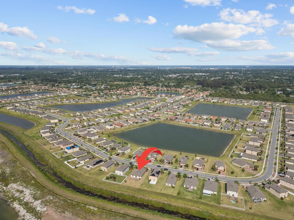 Photo of 928 Bent Creek Drive, Fort Pierce, FL 34947 (MLS # R10975566)