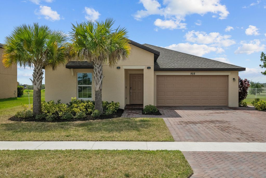 Photo of 928 Bent Creek Drive, Fort Pierce, FL 34947 (MLS # R10975566)