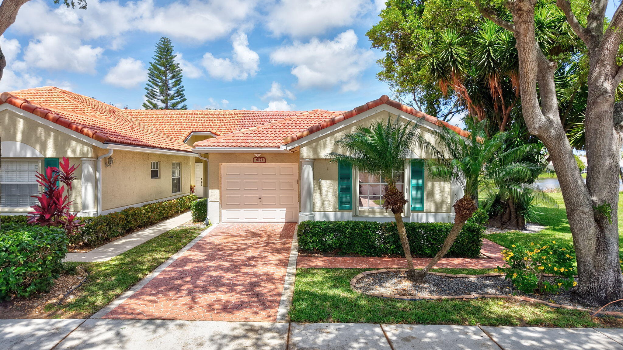 FLORAL LAKES 1 - Residential