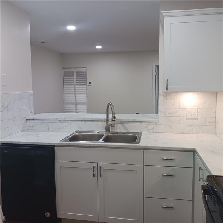 Grenadier Lake at Welleby - Residential