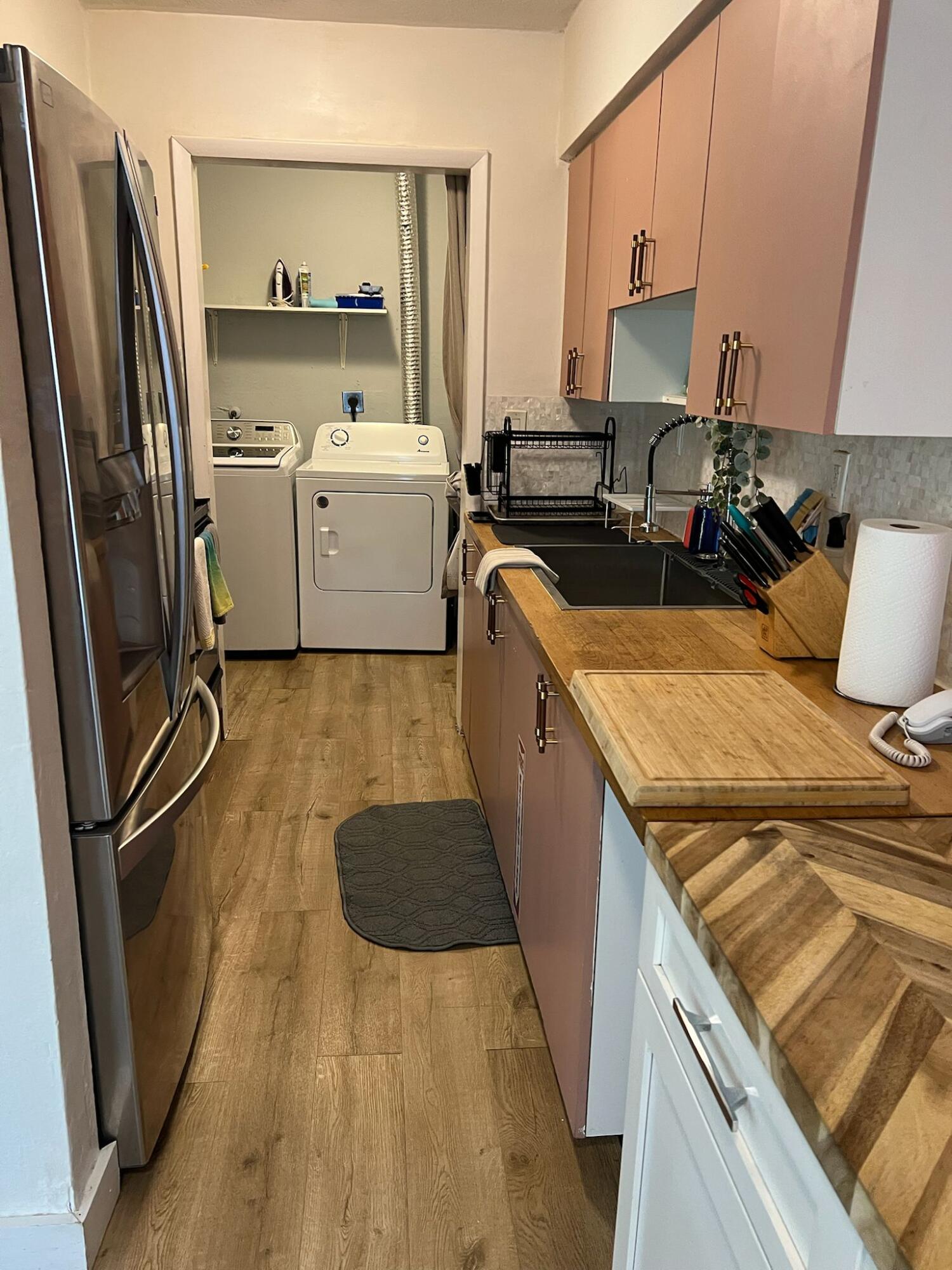 LOCATION & LUXURY! Updated 3 Bed / 2 Bath duplex unit in a prime Fort Lauderdale neighborhood.★ YOUR OWN PRIVATE HOT TUB!★ UNBEATABLE LOCATION: Mins to I-95, FLL, beach & Las Olas.★ FLEXIBLE: Offered furnished or unfurnished.★ MOVE-IN READY: Fresh, modern, and clean.This is the perfect home base to enjoy the ultimate South Florida lifestyle. A unique rental that has it all. Get it before it's gone!