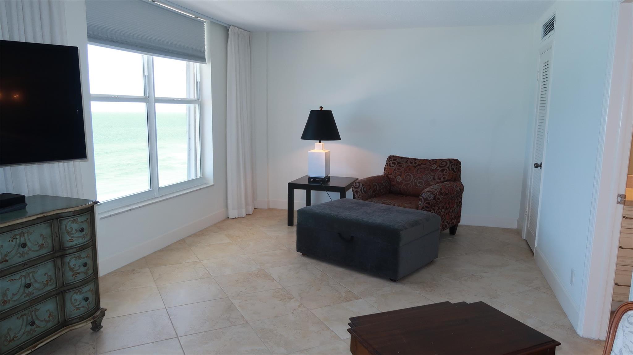 Hillsboro Le Baron Condo - Residential Lease