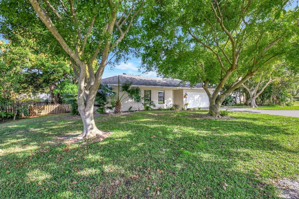 Photo of 597 Curlew Road, Delray Beach, FL 33444 (MLS # R11054015)