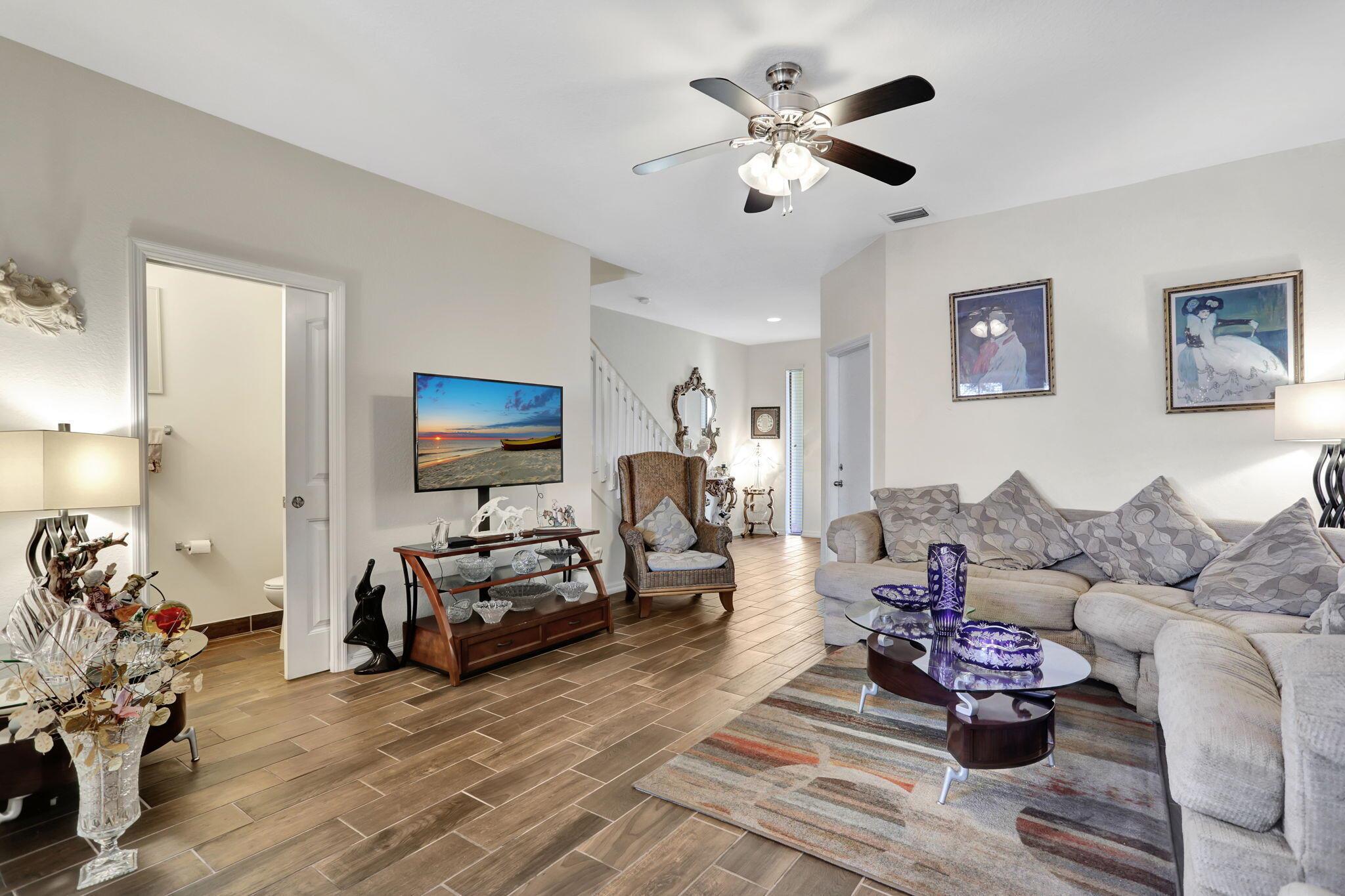 1035 NW 33rd Manor