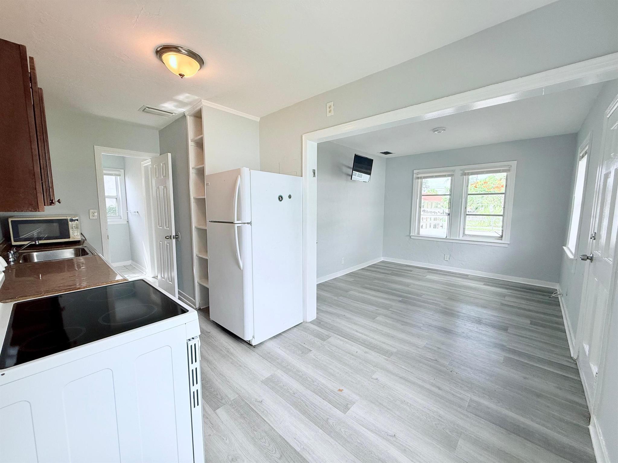 FLAMINGO PARK - Residential Lease