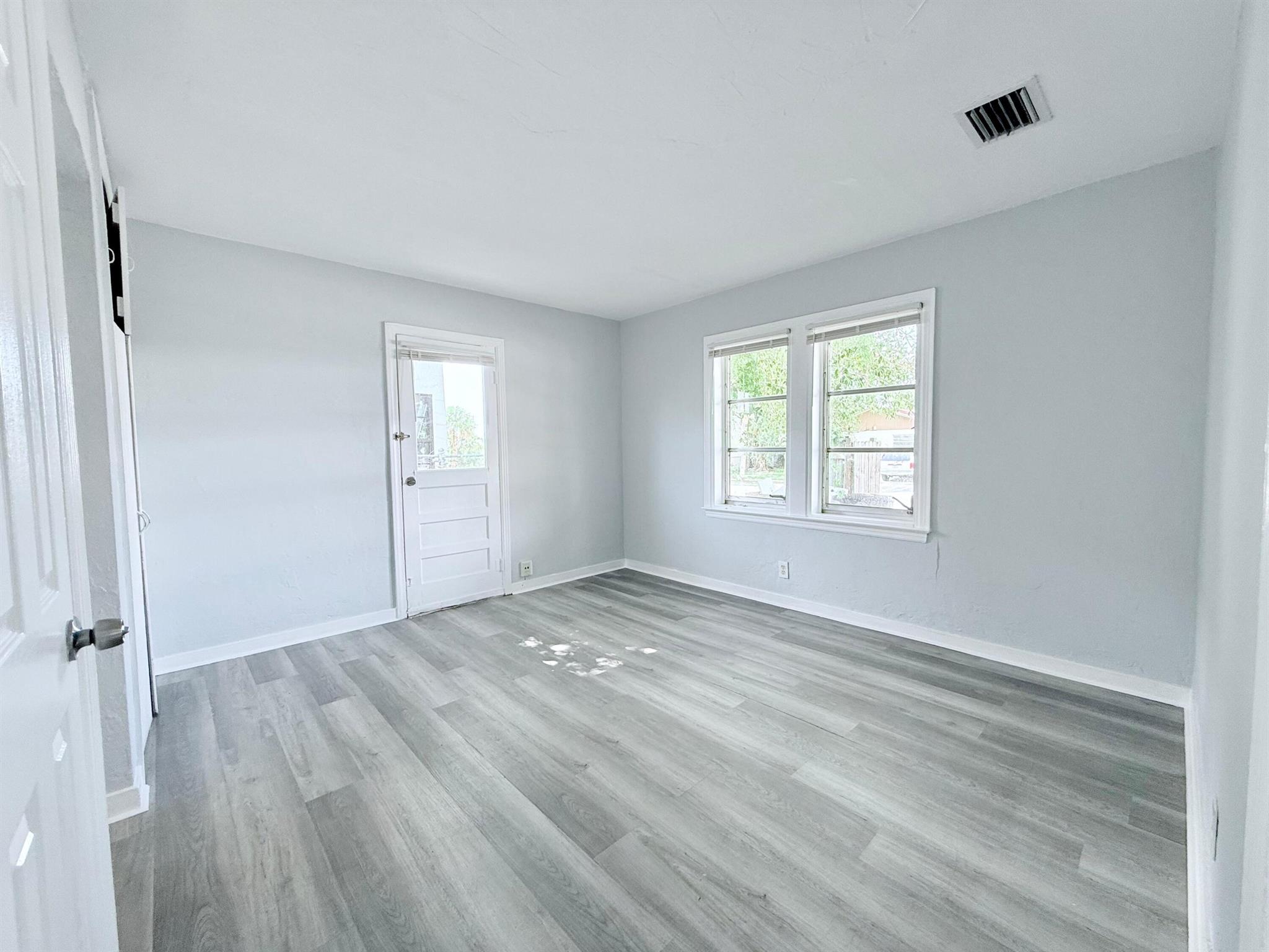 FLAMINGO PARK - Residential Lease