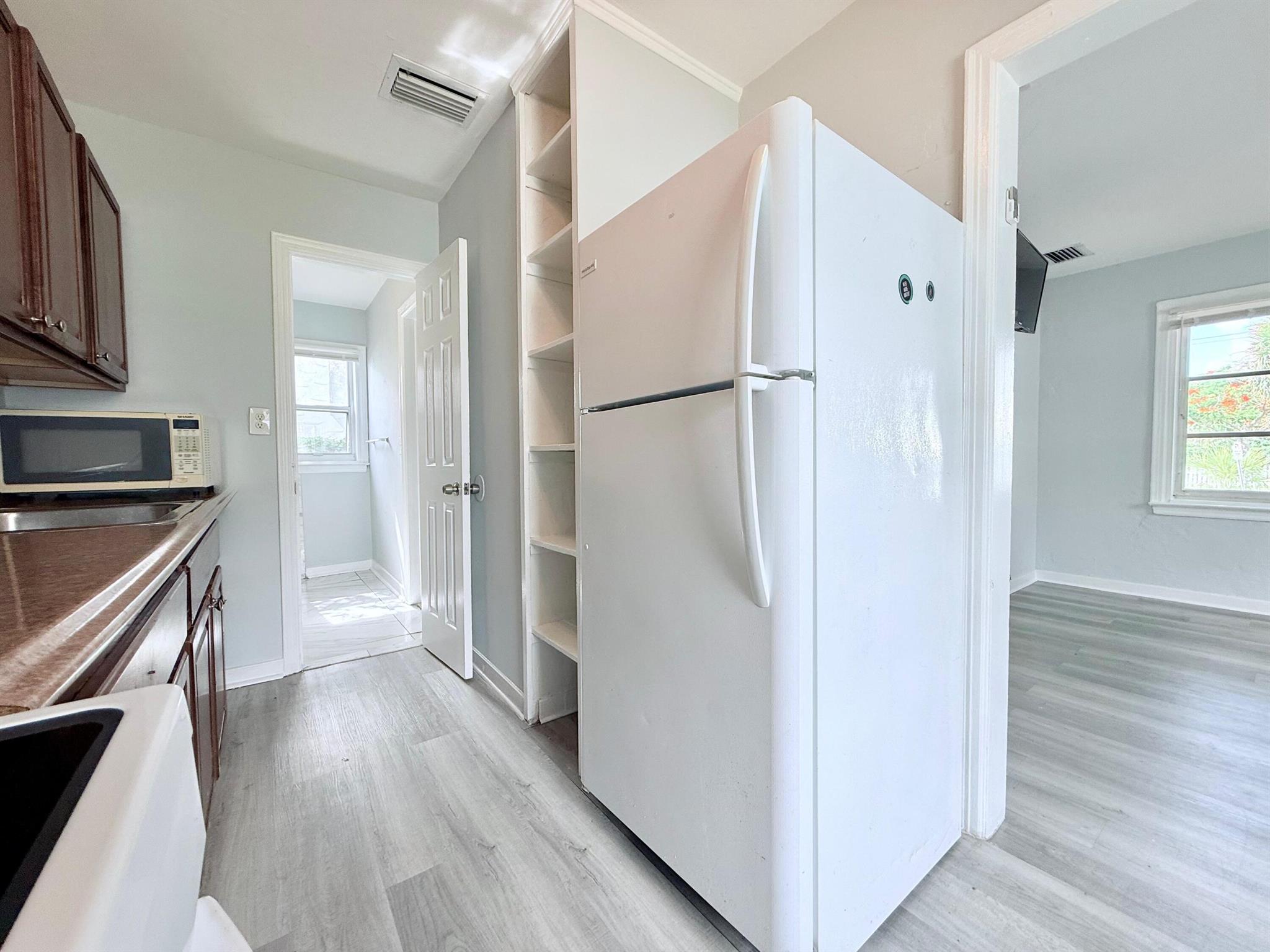 FLAMINGO PARK - Residential Lease