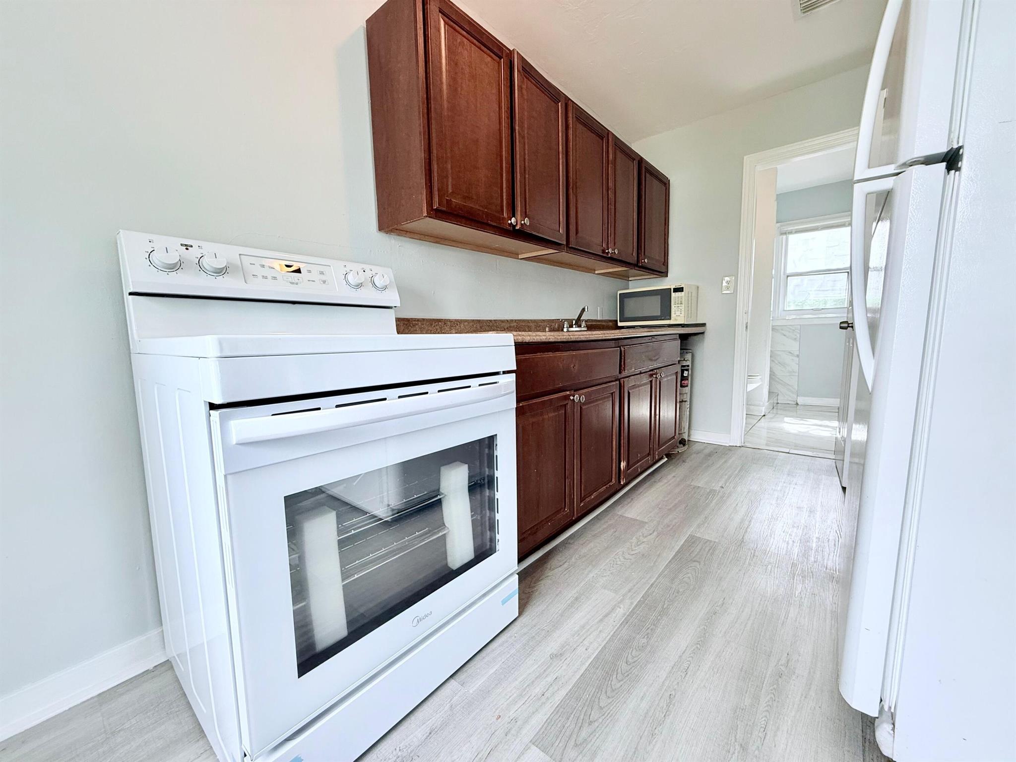 FLAMINGO PARK - Residential Lease