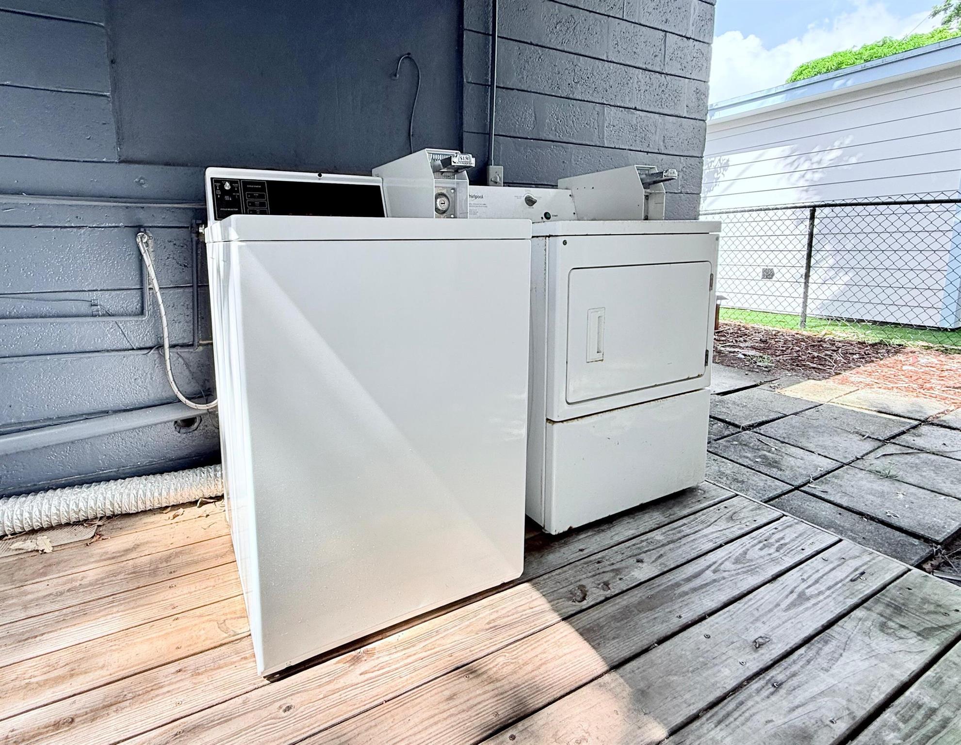 FLAMINGO PARK - Residential Lease